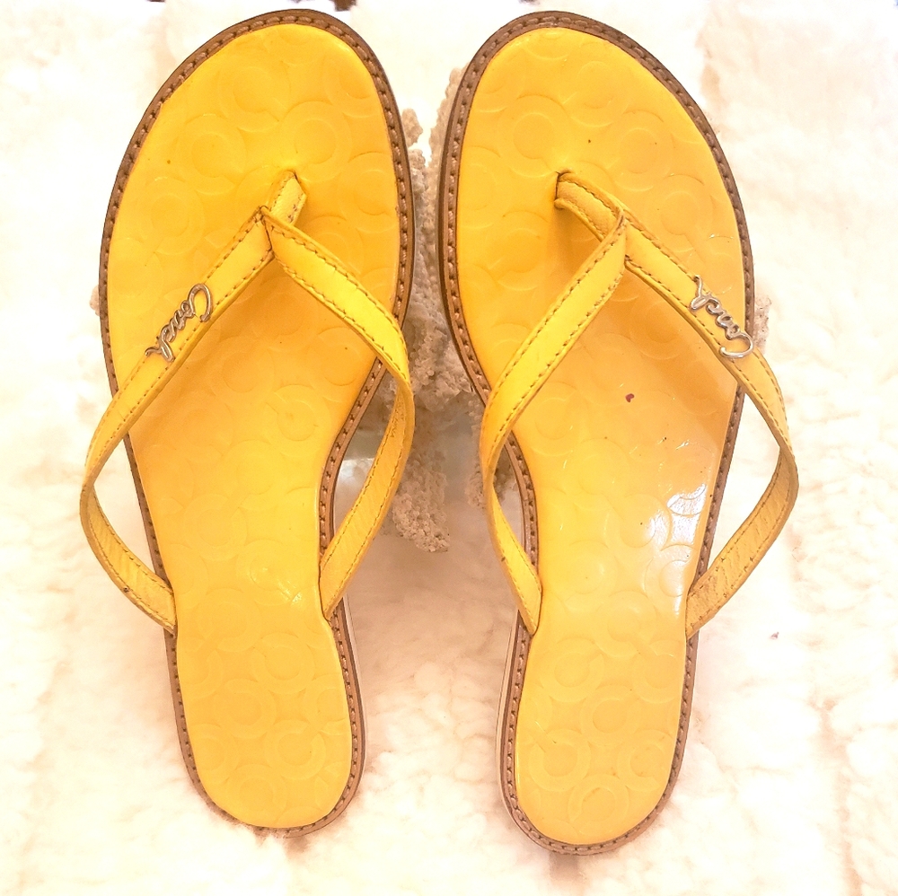 COACH PATENT LEATHER SLIPPER W/SILVER EMBOSSED